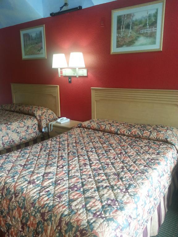 Crystal Inn 249 North Louetta Room photo