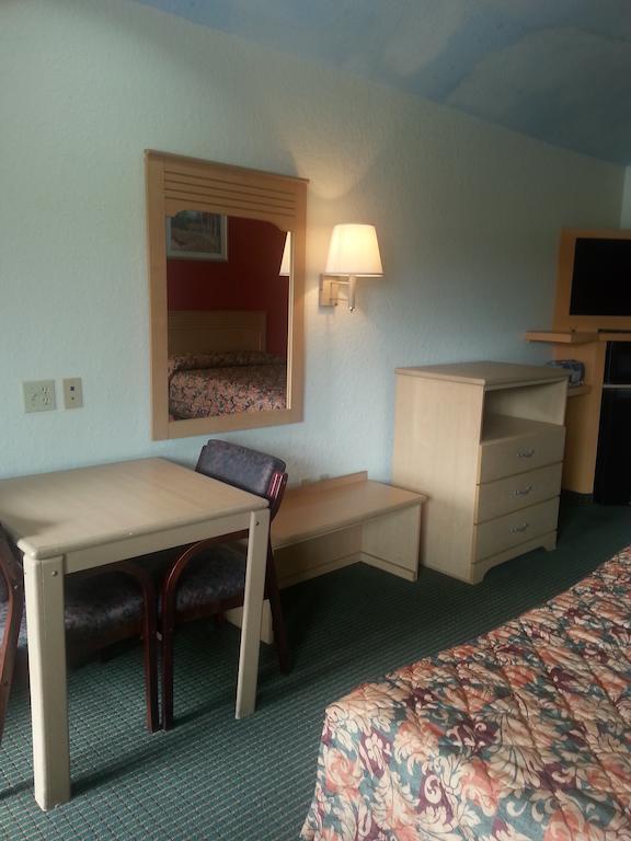 Crystal Inn 249 North Louetta Room photo